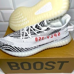 YEEZY BOOST 350 V2